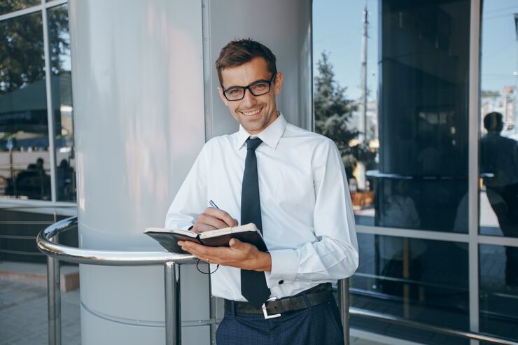 Directeur agence bateau homme